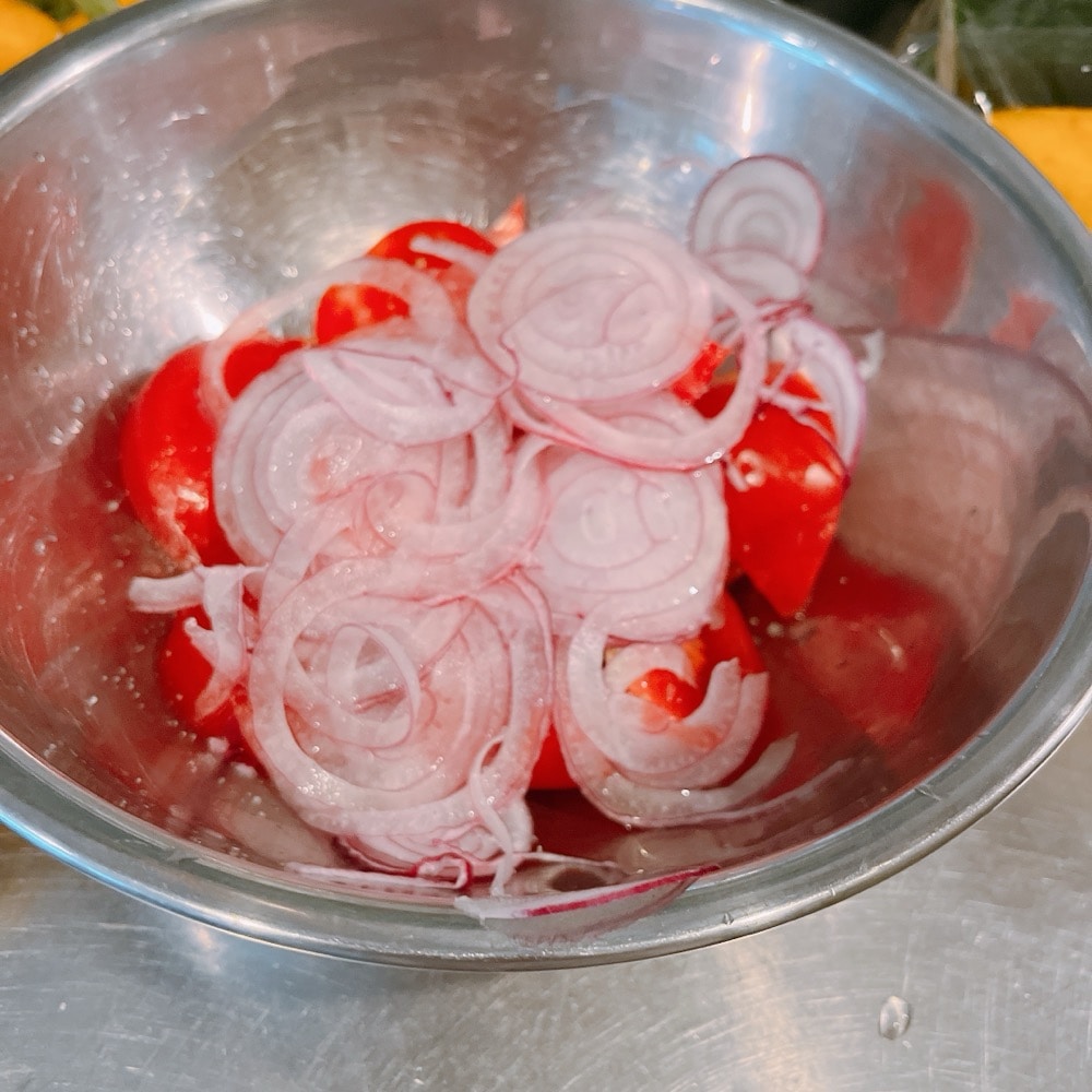 紫たまねぎ　トマト　マリネ