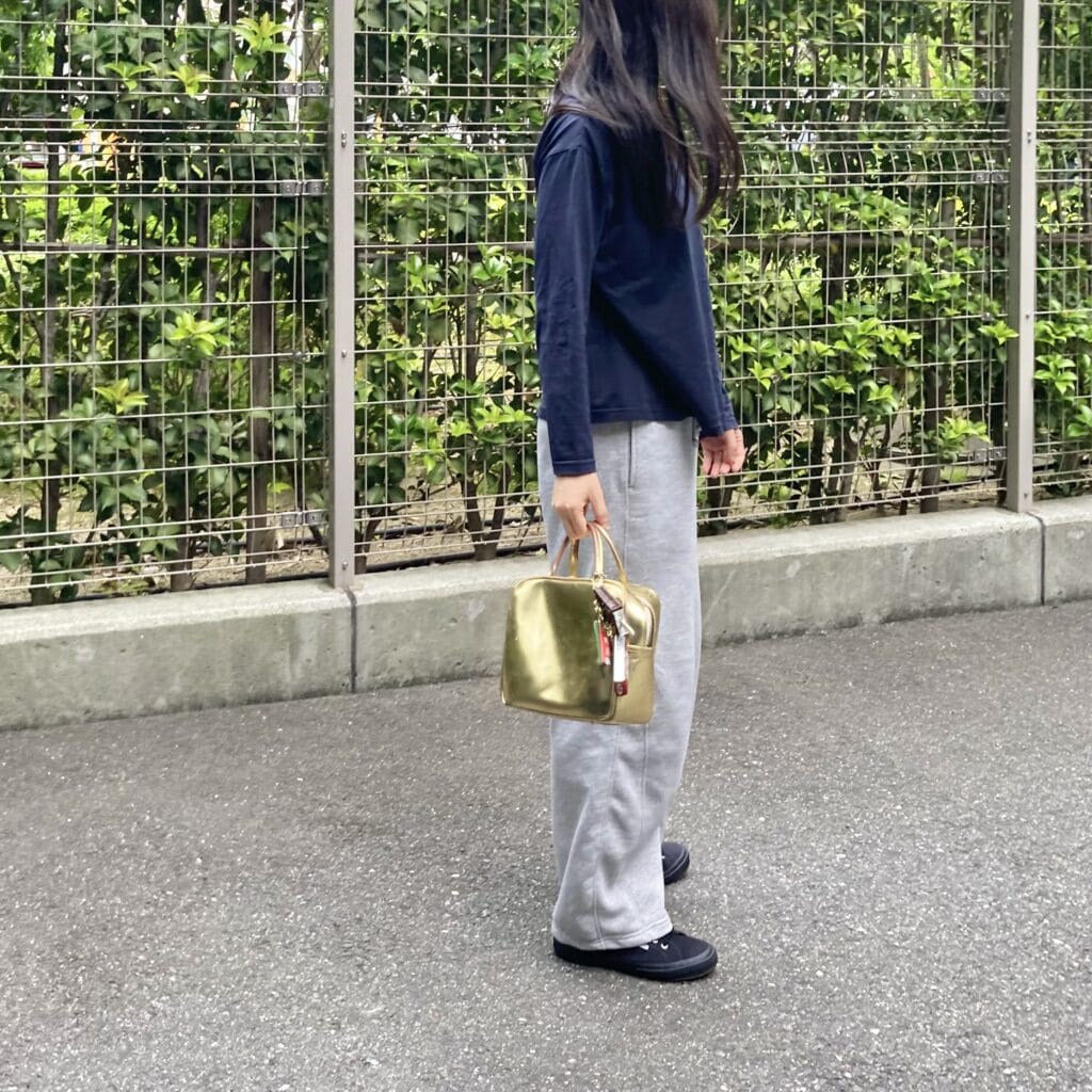 GU スウェットバレルレッグパンツ　グレー着画　サイド