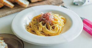 生ハムでうま味UP「フライパンいらずカルボナーラ」レシピ／長谷川あかりさん