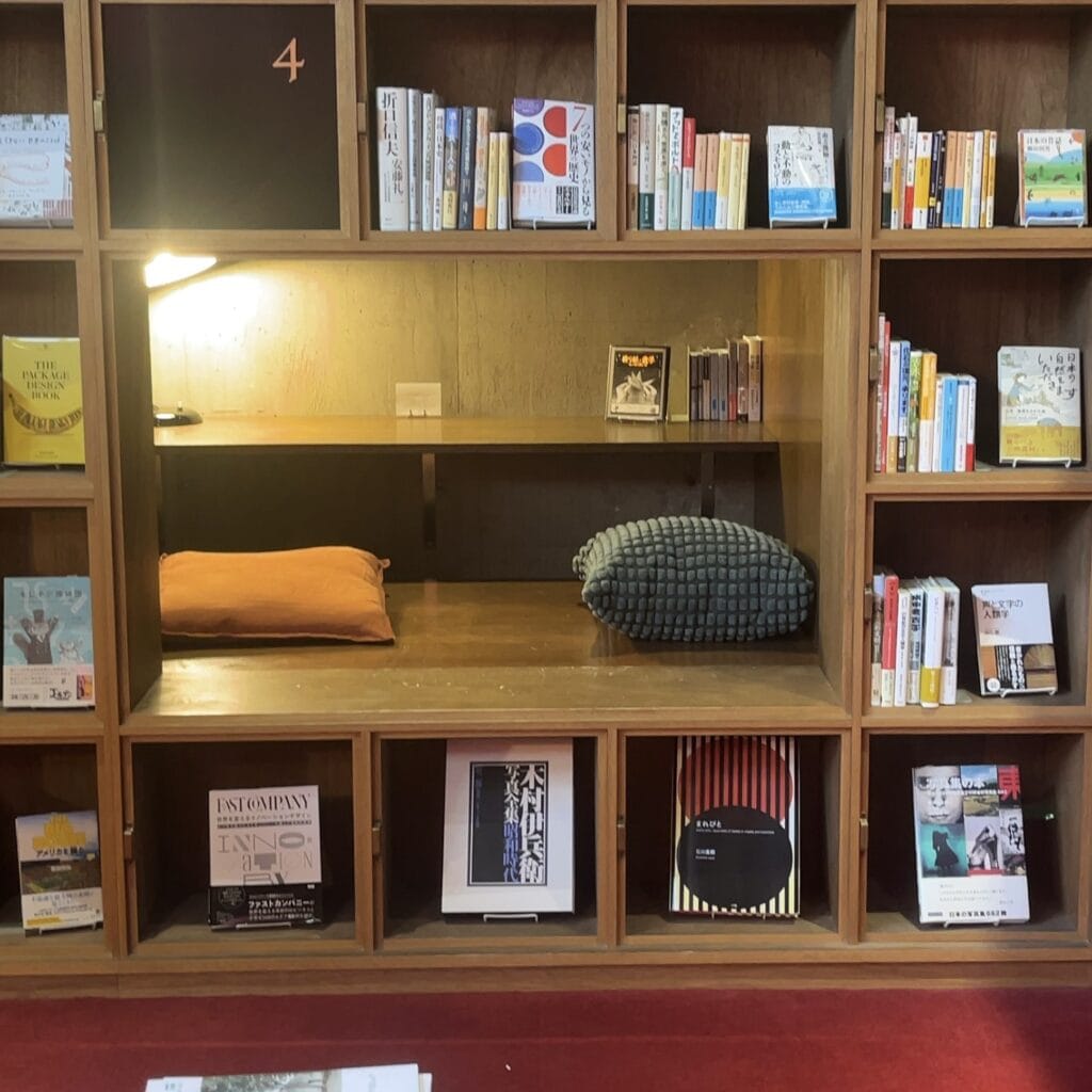 松本本箱　ブックホテル　女ひとり旅