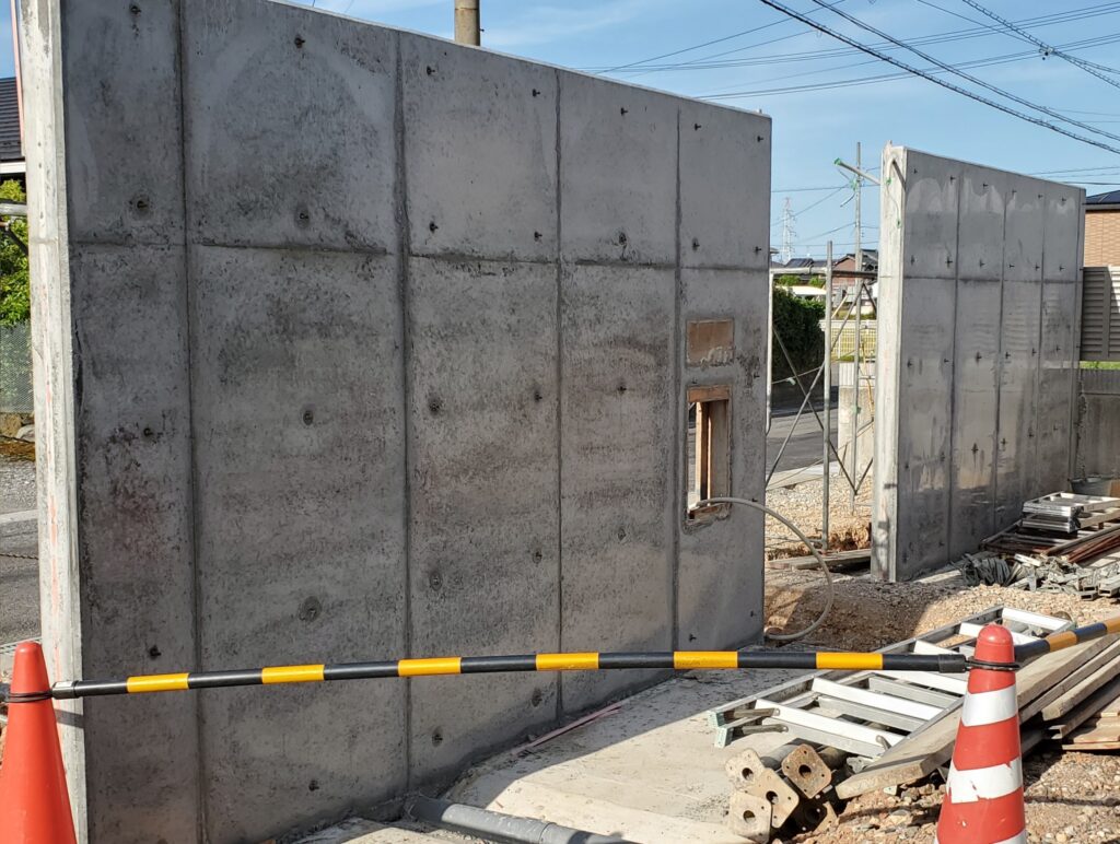 クローズ外構 RC壁　打ち放しコンクリート