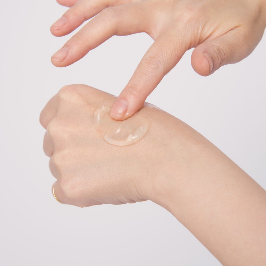 ウォータージェルを肌にのせたところ。