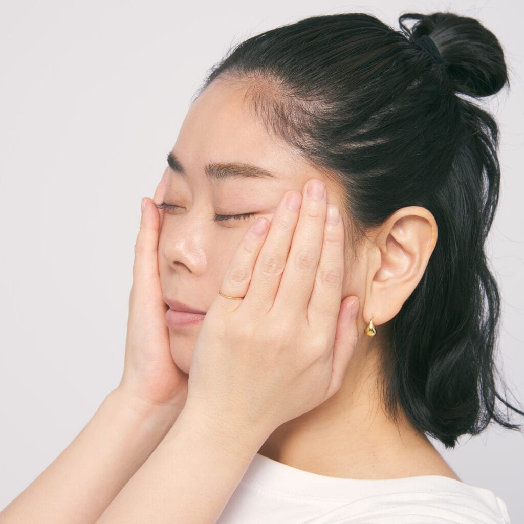 ウォータージェルを顔に塗ったところ。