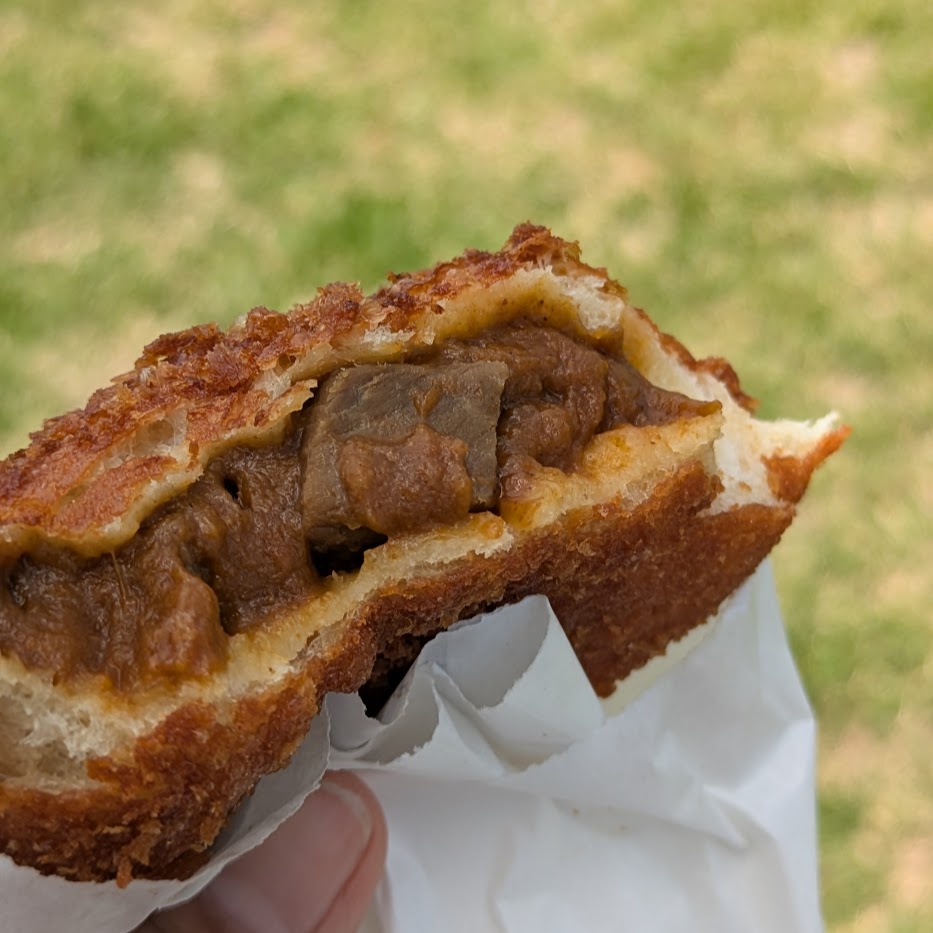 ゴロっとカレーパン！　パンと庭　人気NO1