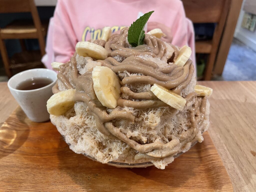 カフェクノップゥのかき氷、バナナアールグレー。