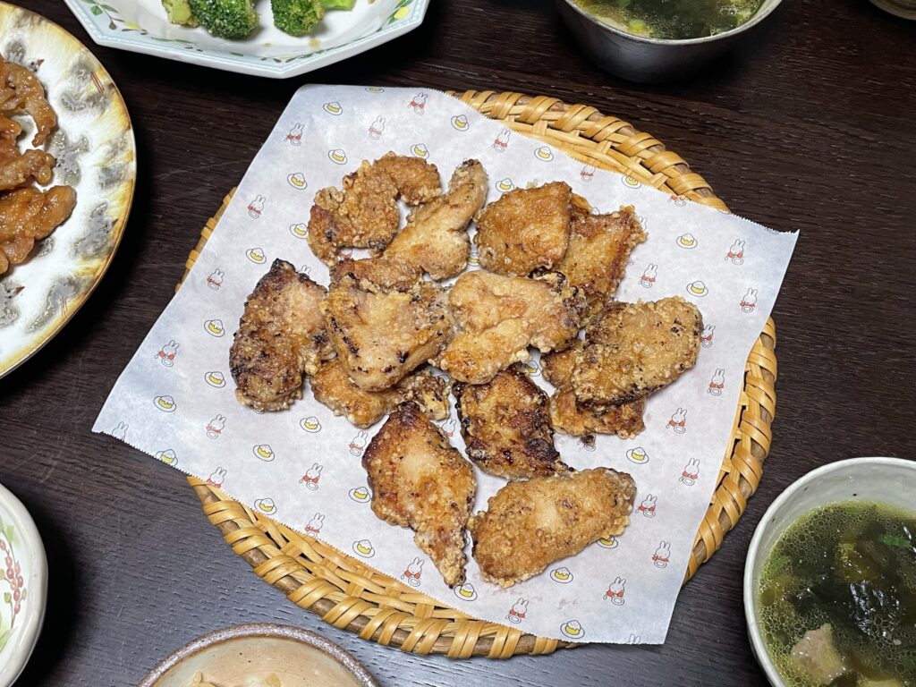きじまりゅうたさんレシピ「鶏むねのうま味しょうが漬け」に片栗粉をまぶして揚げ焼きしたもの写真1