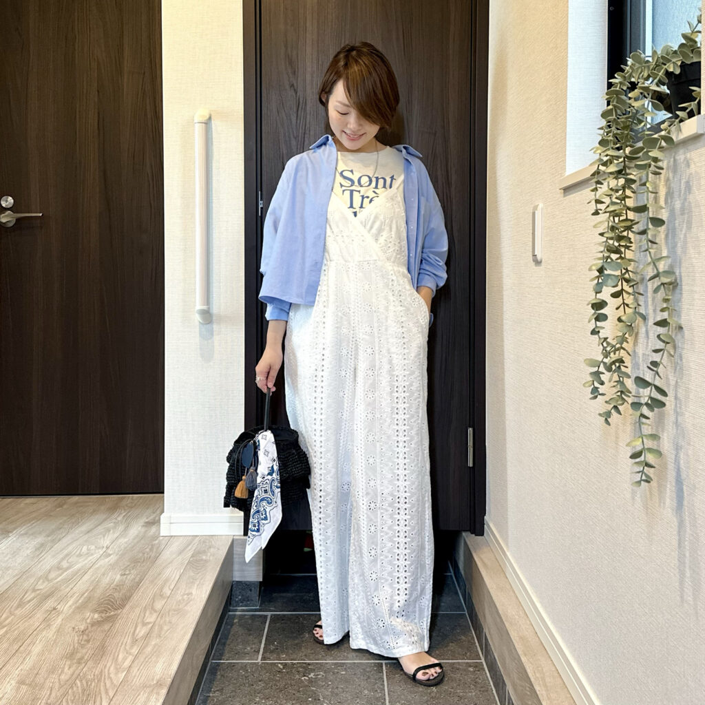 Samansa Mos2 blue(サマンサモスモスブルー) カットワークサロペット　30代コーデ