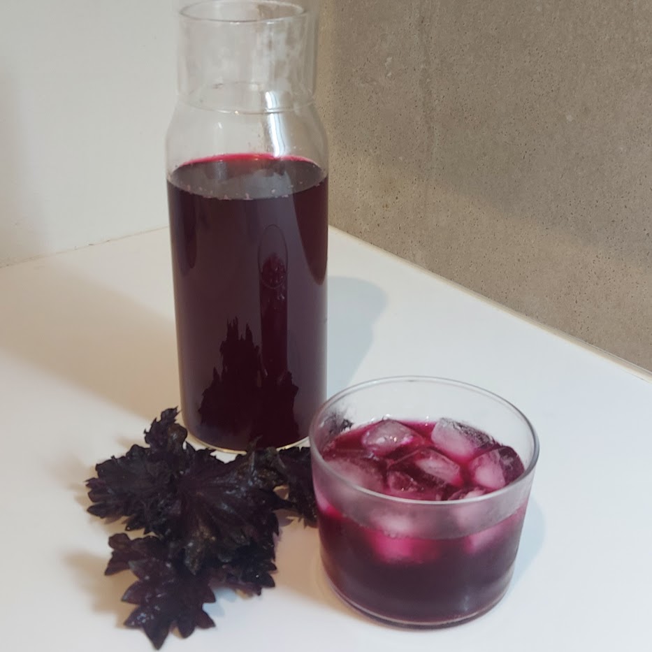 赤しそジュース　完成　季節のドリンク