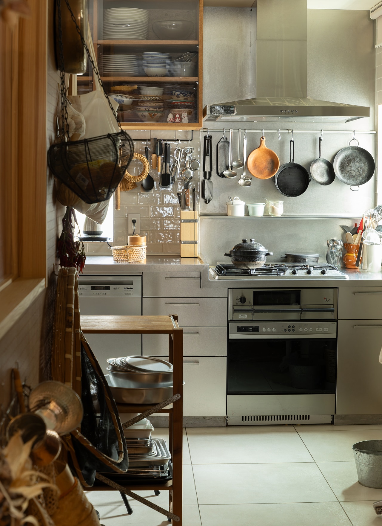 「これが欲しい!」を詰め込んだ渾身のオーダーキッチン。ステンレスの質感もコンロの奥行きや高さも、ツレヅレさん仕様の理想形