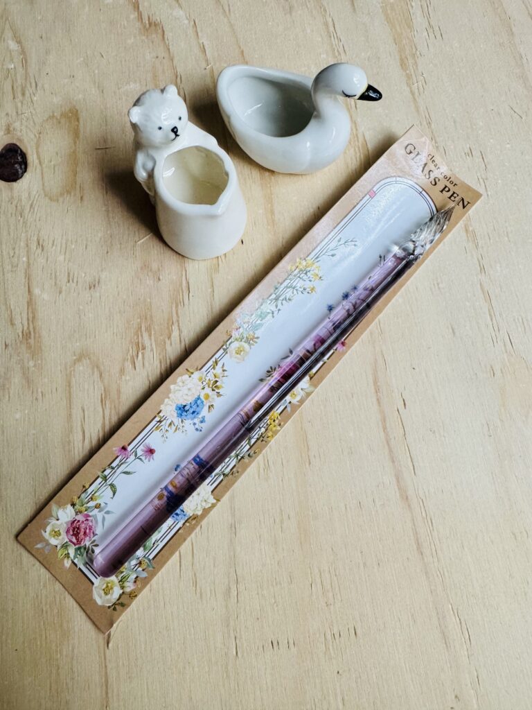 セリアのガラスペンとナチュラルキッチンのピッチャー