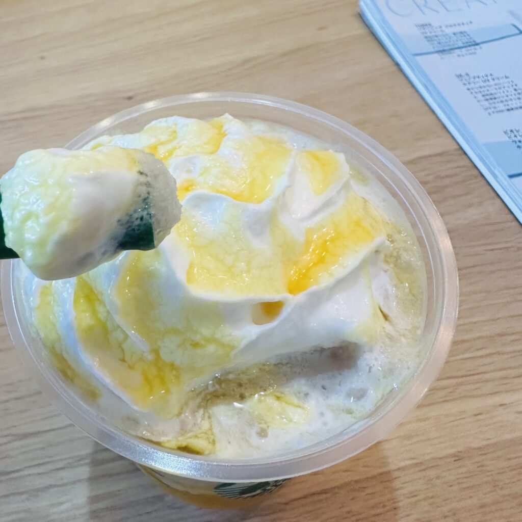 スターバックス　オリエンタルマンゴー＆ティーフラペチーノ　フラペチーノ