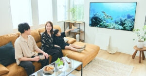 【パナソニック】ワイヤレス接続とスマートなデザインが、私のインテリア空間を快適にする！ 進化した「ウォールフィットテレビ」「レイアウトフリーテレビ」