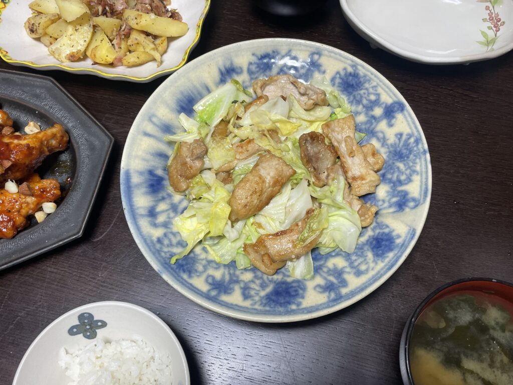 長谷川あかりさんのレシピ「ミニマル肉野菜炒め」を40代主婦が作ってみた写真。