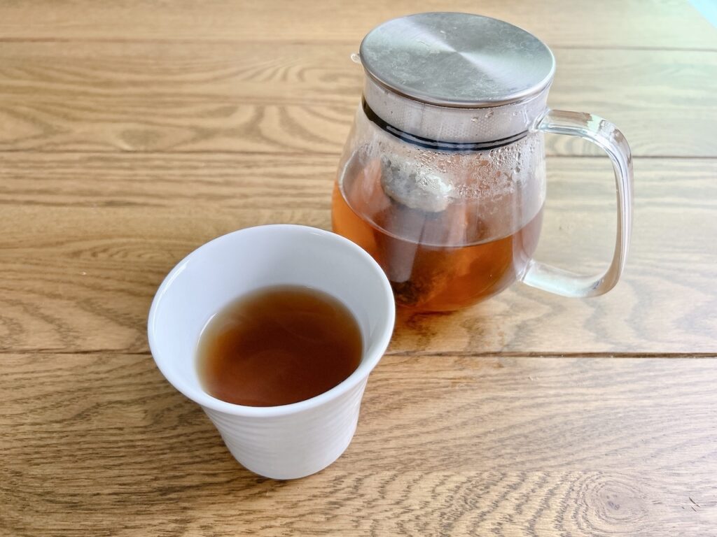 一保堂茶舖 いり番茶ティーバッグを飲んでいるところ
