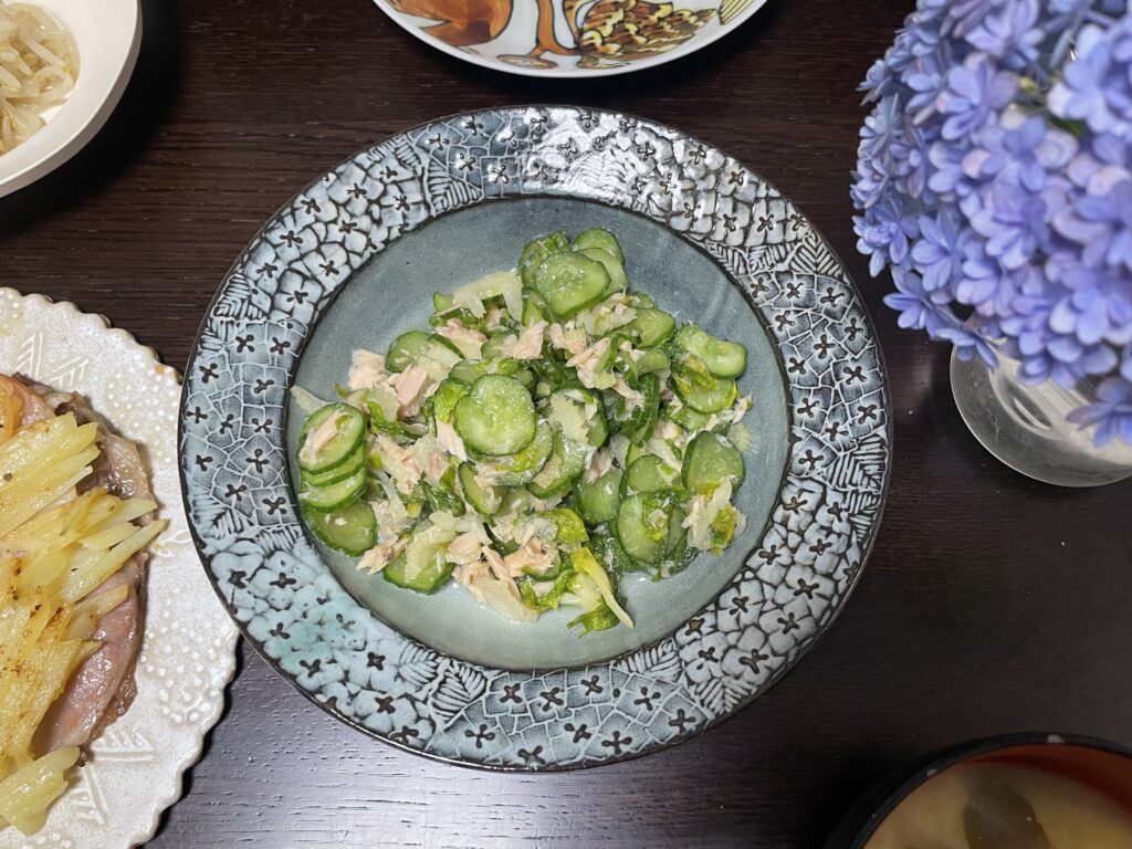 ワタナベマキさんレシピ「セロリとツナのサラダ」を40代主婦が作ってみた写真。