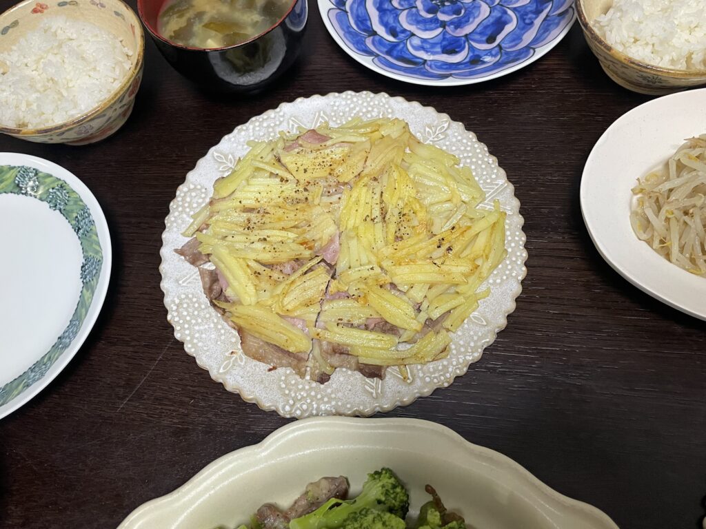 長谷川あかりさんのレシピ「牛肉とじゃがいもの重ね焼き」を40代主婦が作ってみた写真。