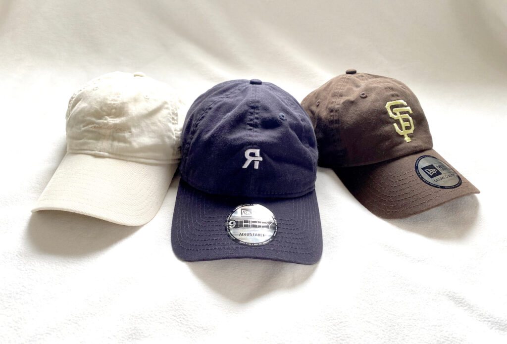 NEW ERAとVARZARのキャップ