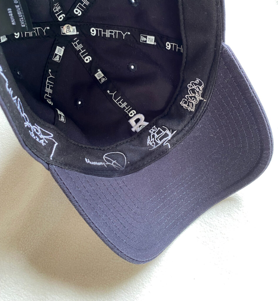 RHYMESTERのサイン刺繍入りキャップ