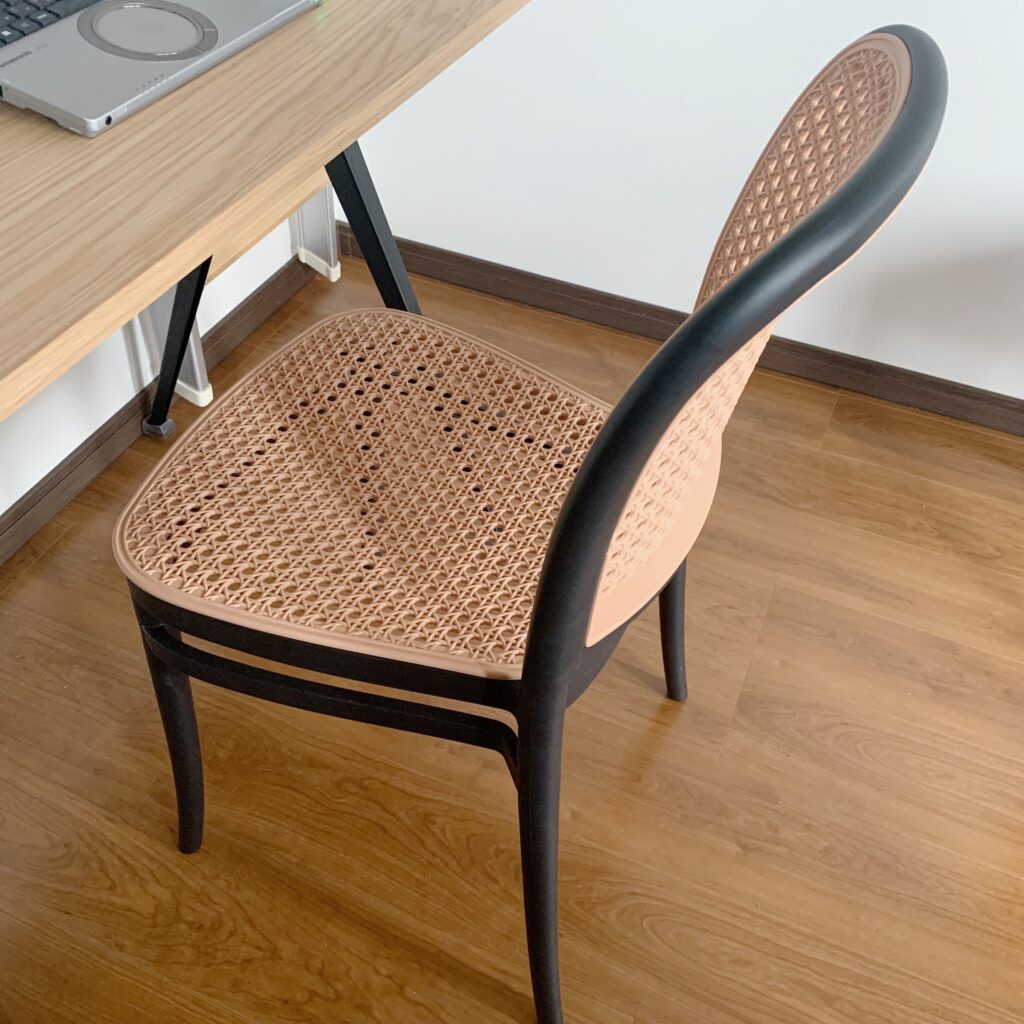 在宅ワーク　アートオブブラック　椅子