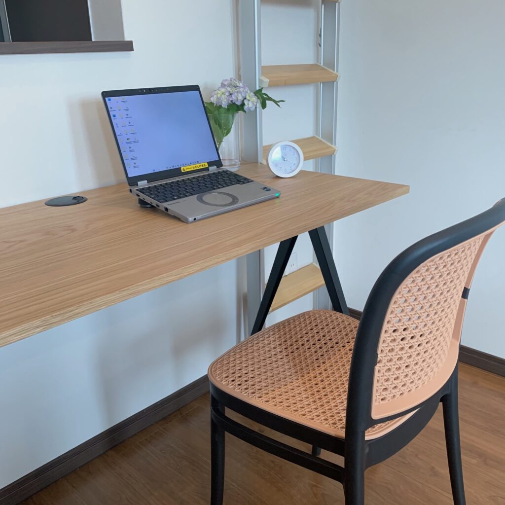 在宅ワーク　アートオブブラック　HAY