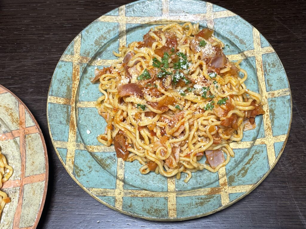 しらいのりこさんのレシピ「焼きそばアマトリチャーナ」を40代主婦が作ってみた写真2。