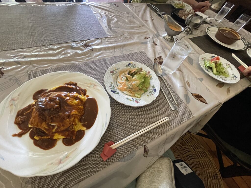 洋食屋さんのビーフシチューオムライス