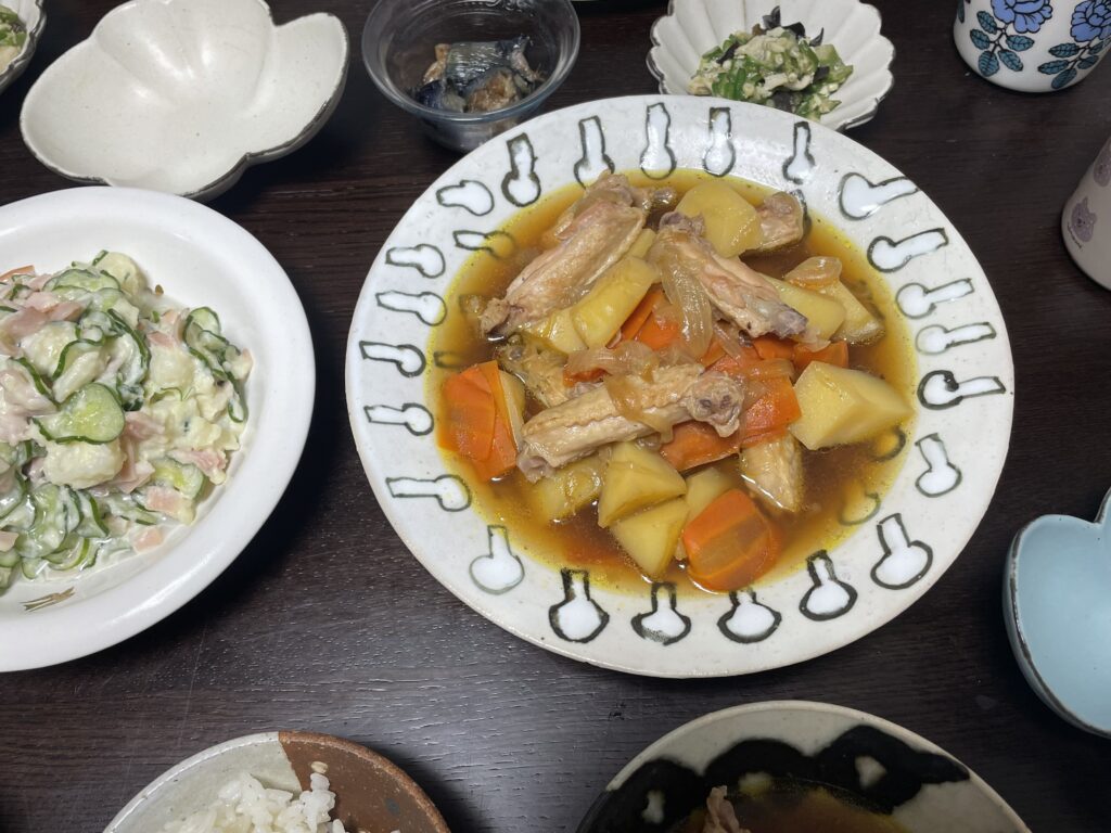 コウケンテツさんのレシピ「手羽中鶏じゃが」を40代主婦が作ってみた写真。