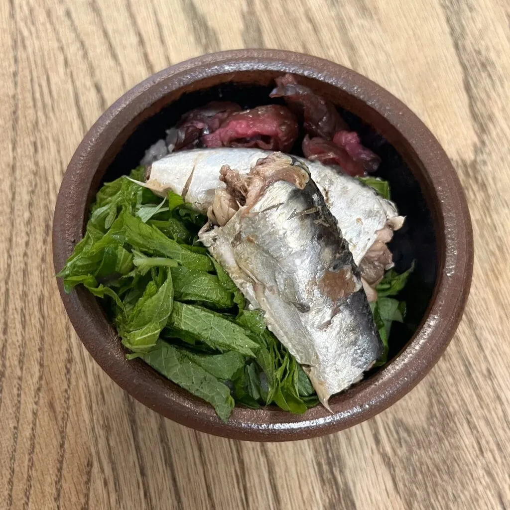 今井真実さんレシピ「オイルサーディン丼」