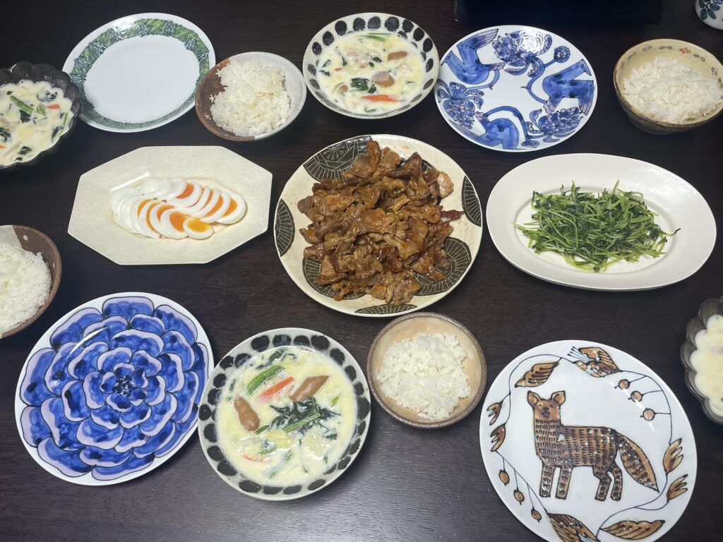 コウケンテツさんのレシピ「豚こまのケチャップ炒め＋豆苗の塩炒め」を40代主婦が作ってみた写真。