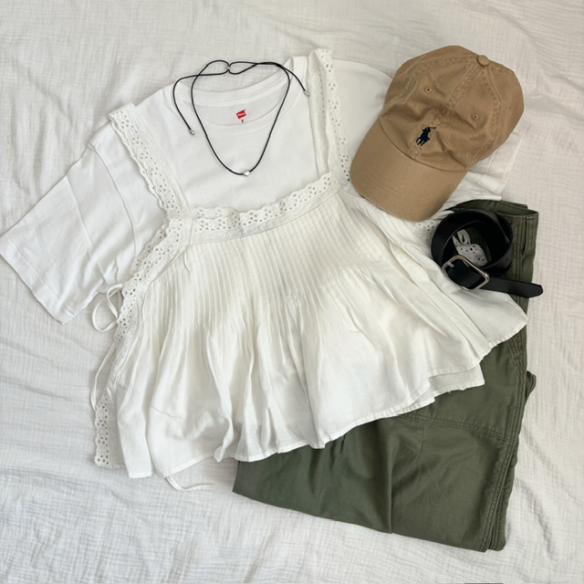 ZARAリボン刺繍トップスを使ったコーディネート１