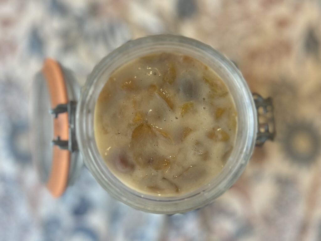 完熟梅が思うように手に入らなかった今年。手元にある梅たちを、ひとつ残らずおいしく活用するために、我が家の“梅プロジェクト”は静かに燃えています。