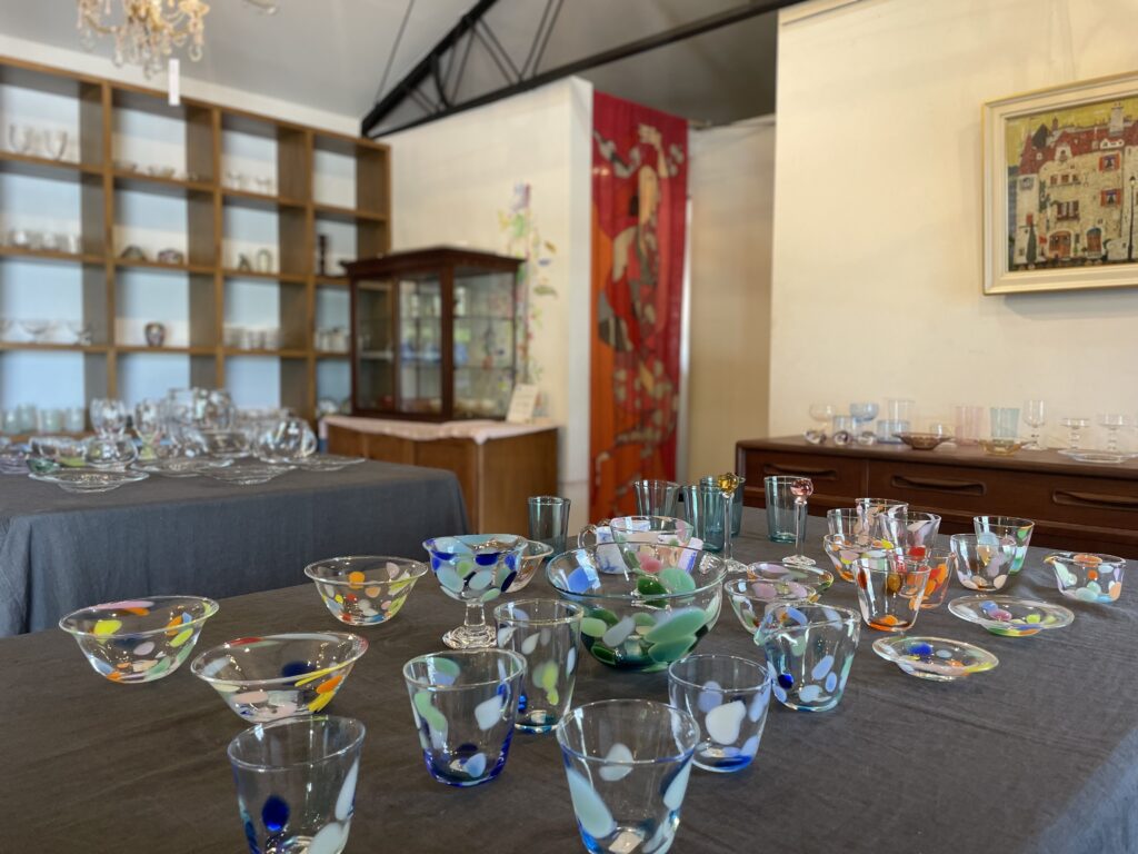 JIKE HAUSで開催の「吹きガラスの世界」企画展の様子2