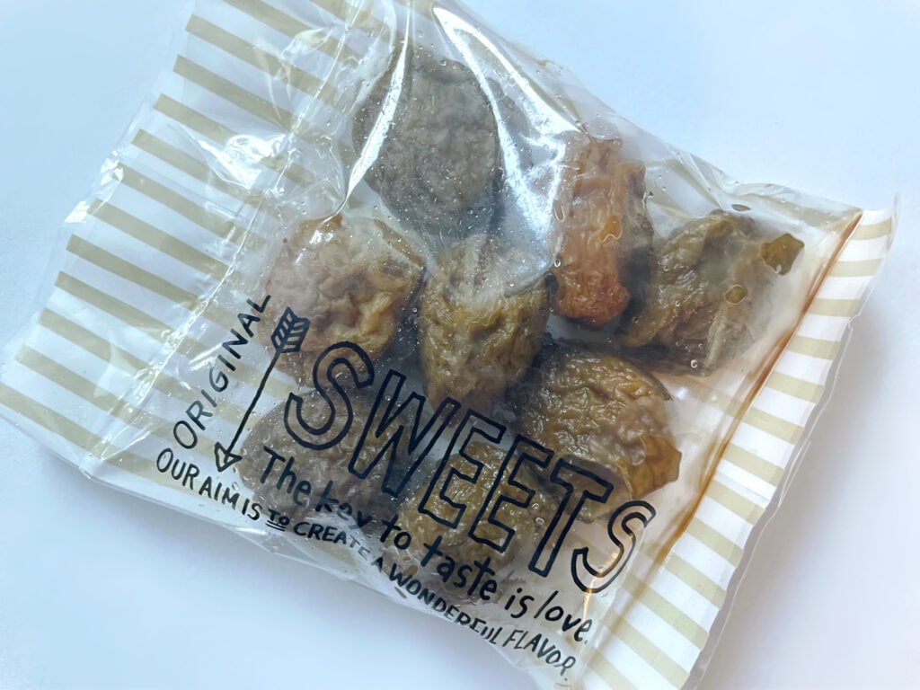 カフェクノップゥのシロップ漬けの梅