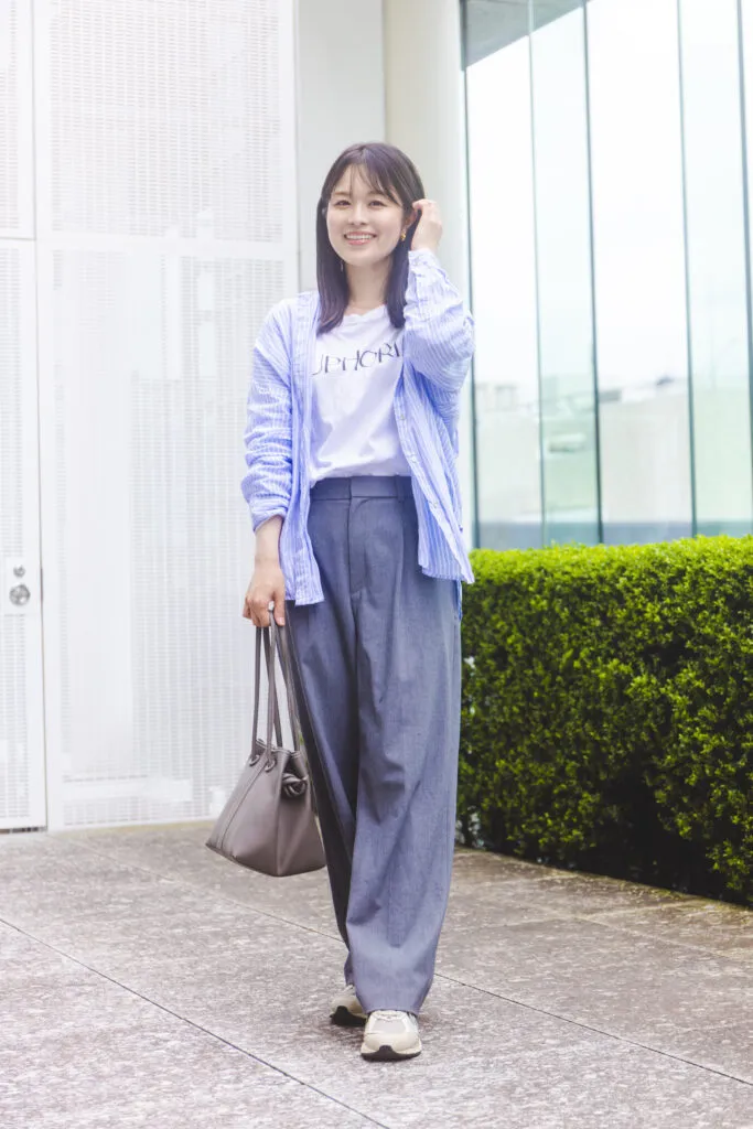 ユニクロ「タックワイドパンツ」のコーデ　LEEキャラクター神谷美寿々さん
