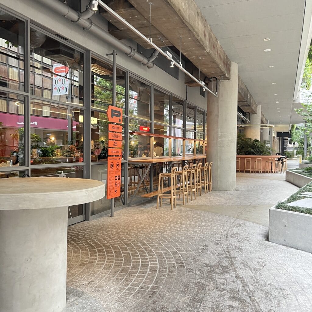 二子玉川　フードコート　P.