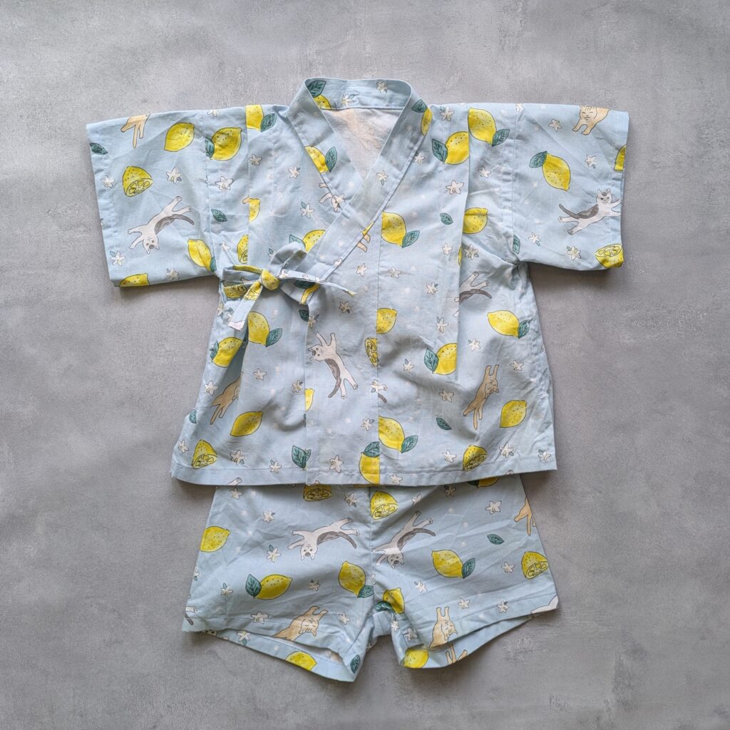 LEE100人隊が作ったレモンと猫の柄の甚平の上下