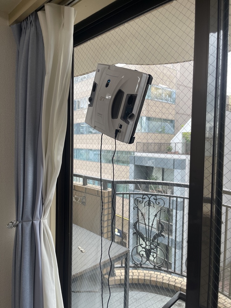 神原サリーさんが紹介する自動窓掃除機ロボット「HOBOT S7 PRO」