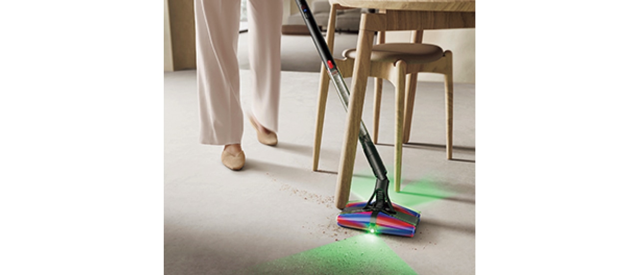 ヘッドの前後それぞれにLEDを搭載し、ホコリなどの視認性をアップ