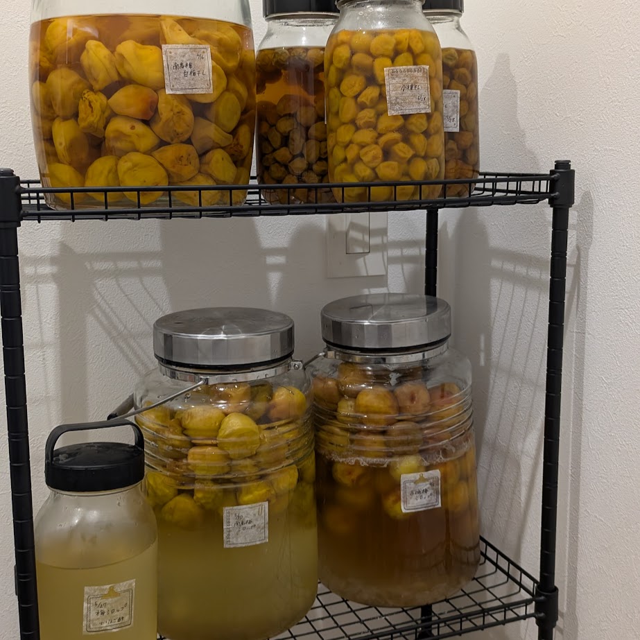 梅仕事　パントリー棚　保存食