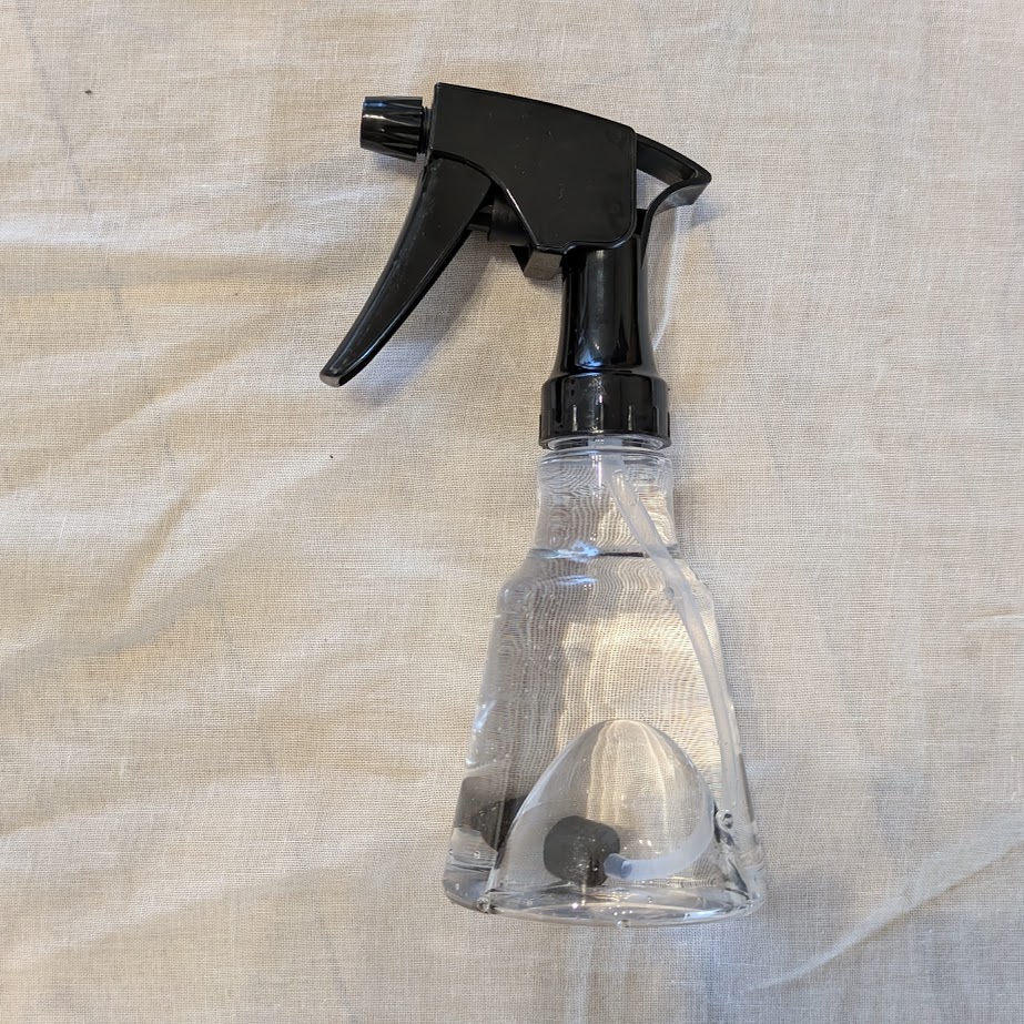 １００均　ダイソー　霧吹き