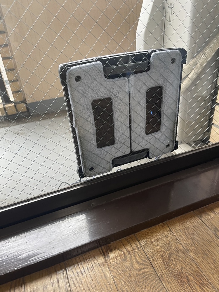 神原サリーさんが紹介する自動窓掃除機ロボット「HOBOT S7 PRO」