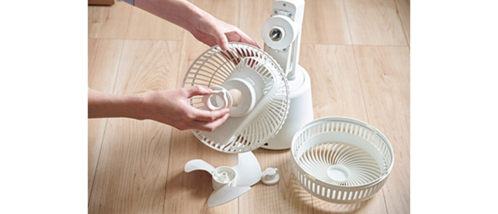 工具不要で簡単に手でガードや羽根を取り外せ、お手入れしやすい