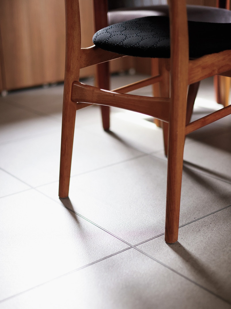 内田彩仍さん　フロアタイル