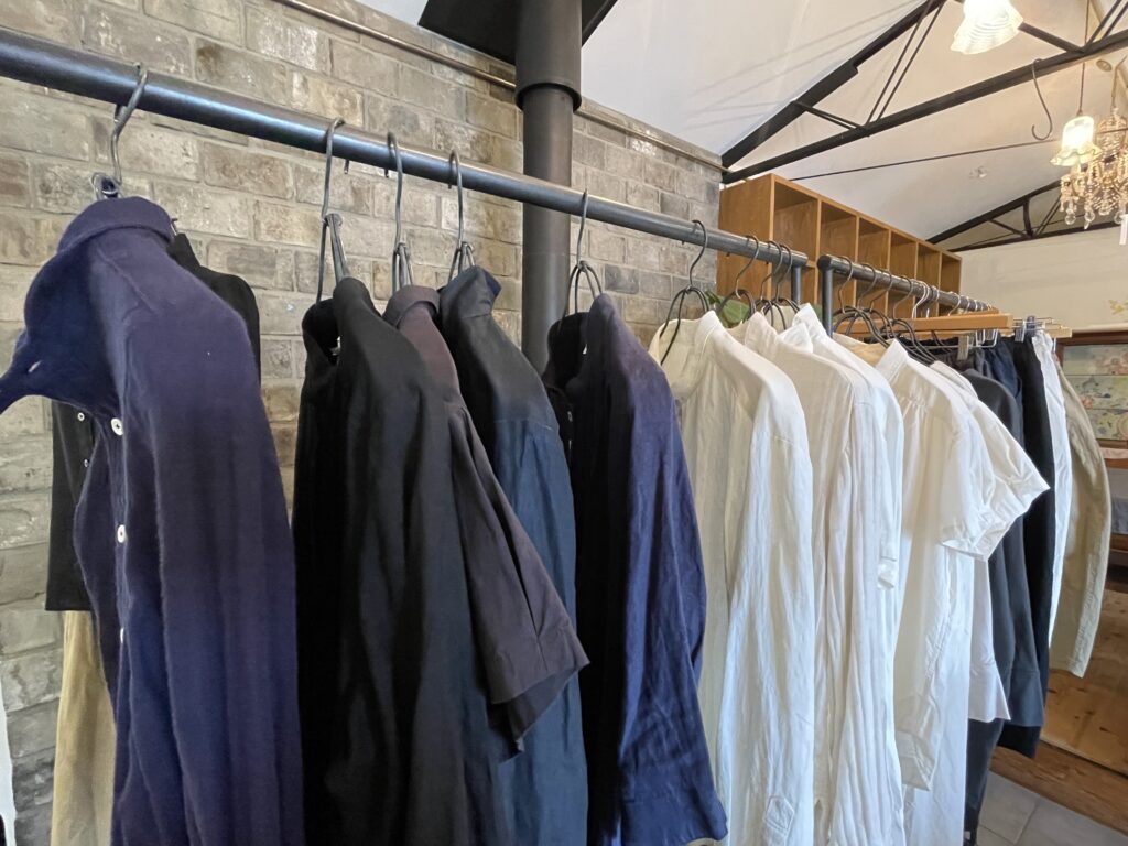 2025年6月6日よりJIKE HAUSにて開催の、Sa-Rahの展示販売会の様子。