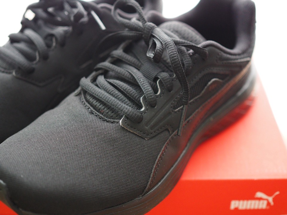 プーマのランニングユーズの全体