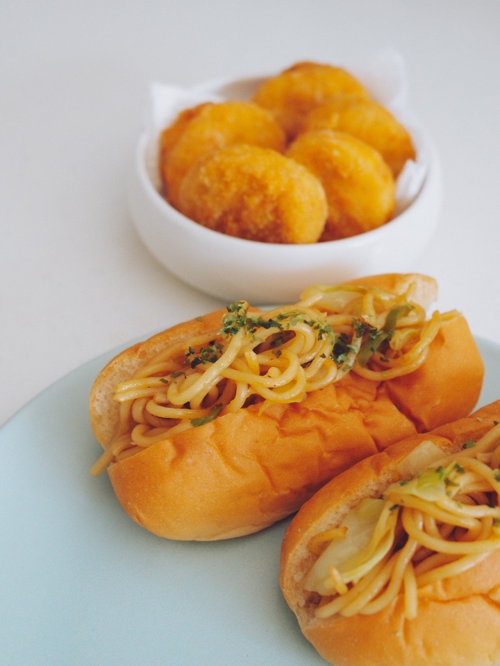 焼きそばパンとナゲット