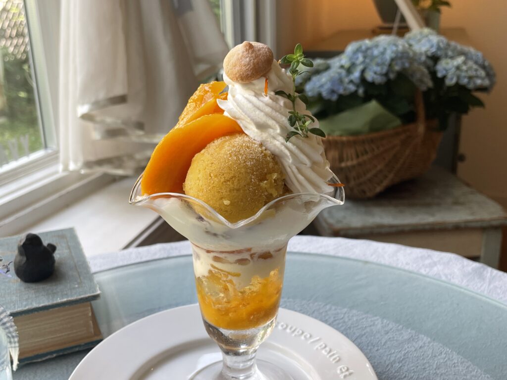 カフェネイビーのマンゴーparfaitの写真2。