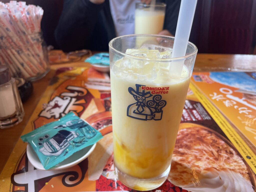 コメダ珈琲店のマンゴーラッシー