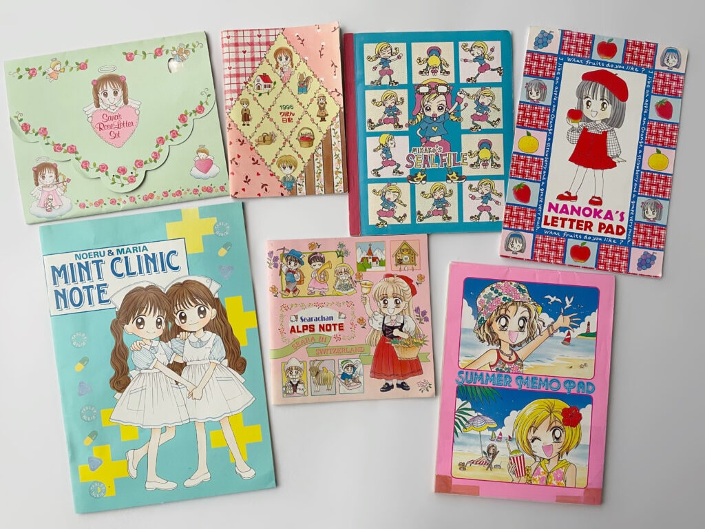 『りぼん』の昔の付録。教えて菜花、ご近所物語、こどものおもちゃ、ミントな僕ら、GALS!、BABY☆LOVEなどのレターセットやノート、シールセット、交換日記ノートなどが並ぶ。