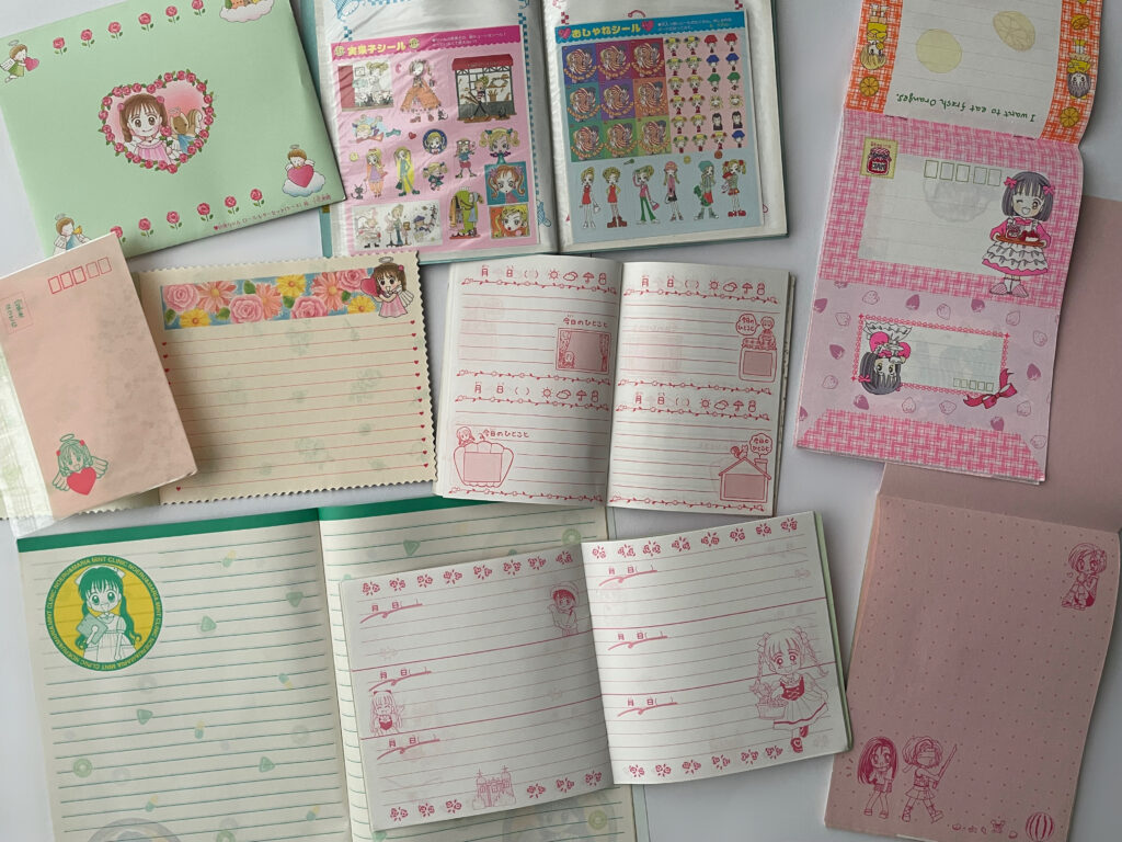 昔のりぼんの付録、ノートやレターセット、交換日記ノートなどの中身のページデザイン。
